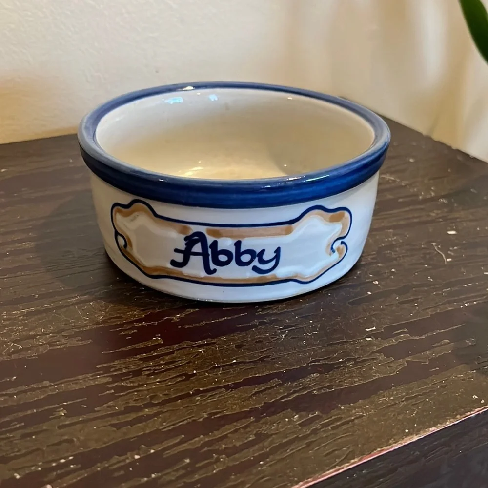 Louisville Stoneware pet food water bowl “Abby”
